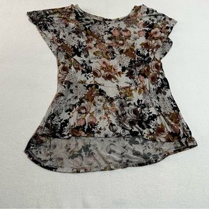 Maurices Womens Floral Bell Shaped Blouse. Size XL